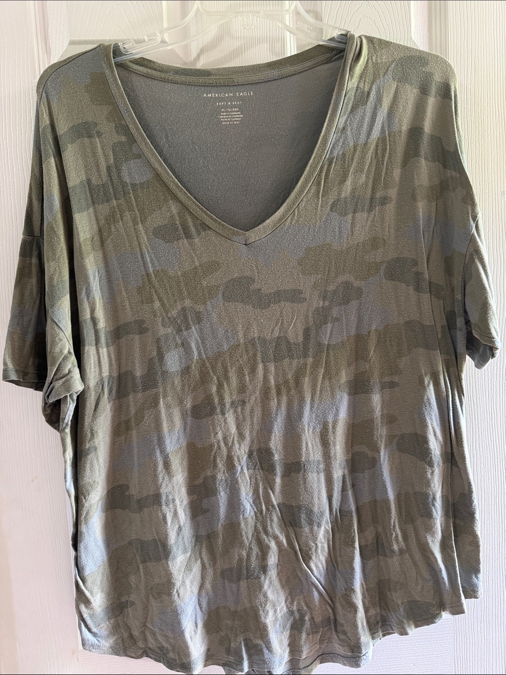 American Eagle Outfitters Olive Camo V-Neck Shirt Womens XL
